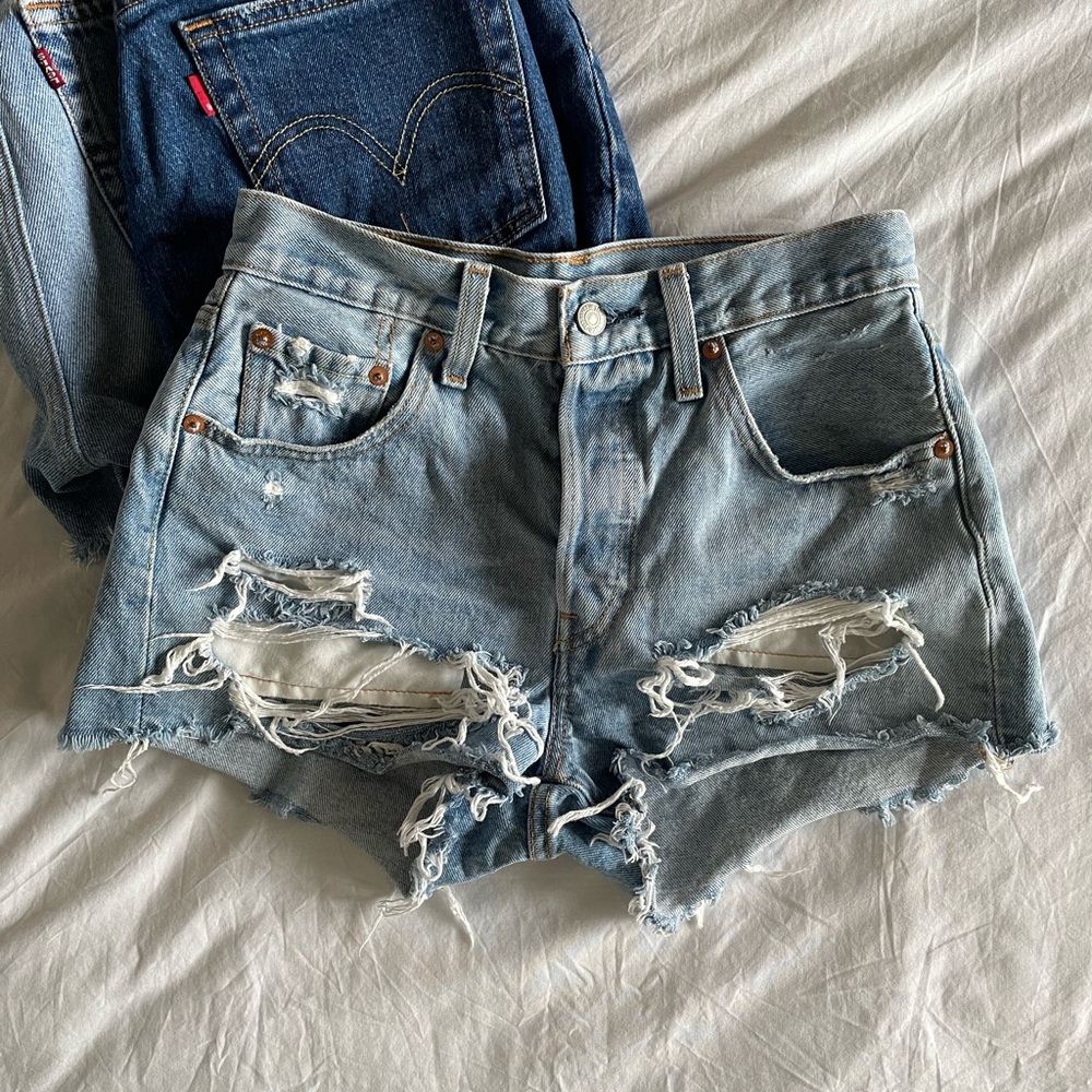Levi’s 501® Original Fit High Rise Women’s Shorts Medium Wash US25